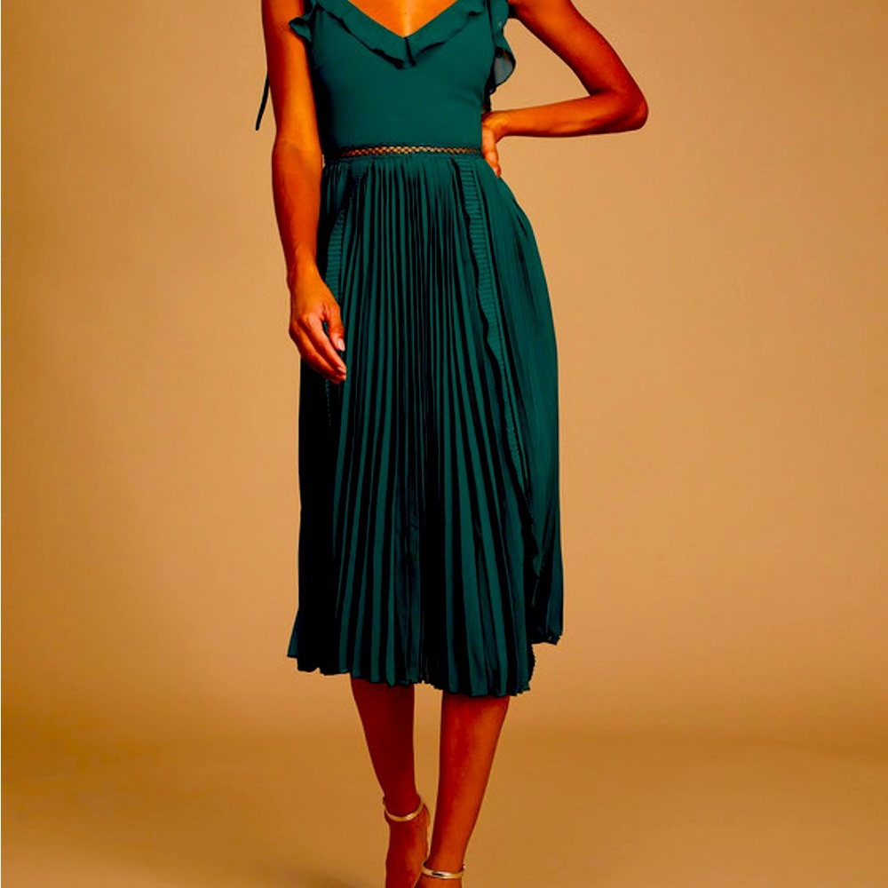 Brand new just removed tags Lulu’s Small Emerald Green Never a Dull Moment Dress